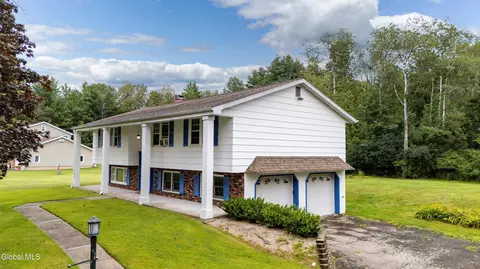 122 Crouse Dr, Amsterdam, NY 12010
