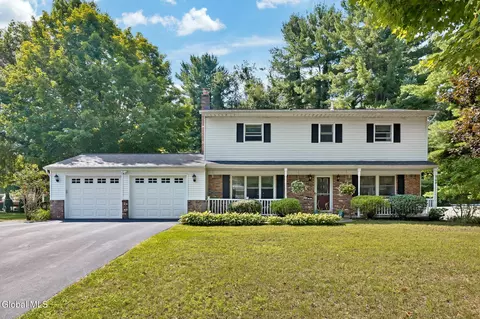 85 Apple Tree Ln, Clifton Park, NY 12065