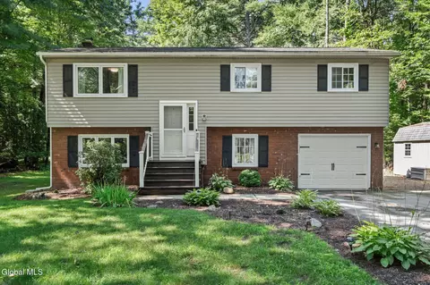 34 Evergreen Dr, Gansevoort, NY 12831