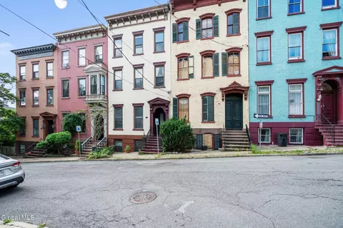 28 1st St, Albany, NY 12210