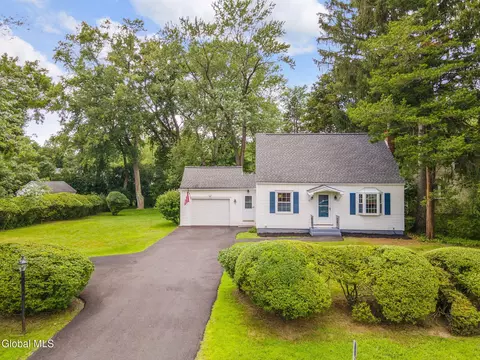 2039 Balltown Rd, Niskayuna, NY 12309