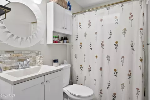 Bath - 309 Manchester Rd, Schenectady, NY 12304 photo 1 of 1