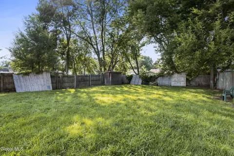 Exterior - 309 Manchester Rd, Schenectady, NY 12304 photo 3 of 3