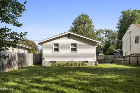 Exterior - 309 Manchester Rd, Schenectady, NY 12304 photo 2 of 3