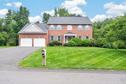 48 Victoria Ct, Niskayuna, NY 12309