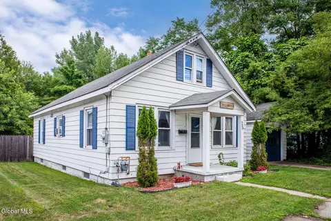 208 Sanford St, Glens Falls, NY 12801