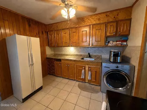 Kitchen - 1133 Cushing Ln, Schenectady, NY 12303 photo 2 of 3