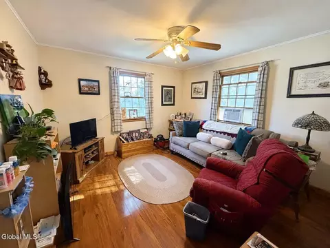 Living - 1133 Cushing Ln, Schenectady, NY 12303 photo 3 of 4