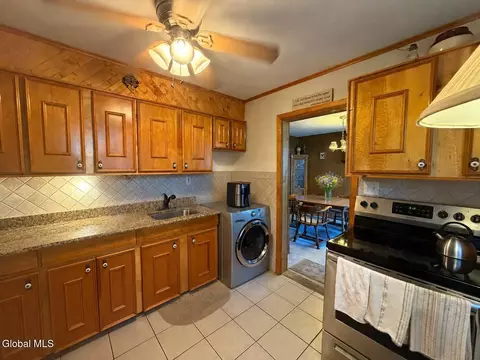 Kitchen - 1133 Cushing Ln, Schenectady, NY 12303 photo 3 of 3