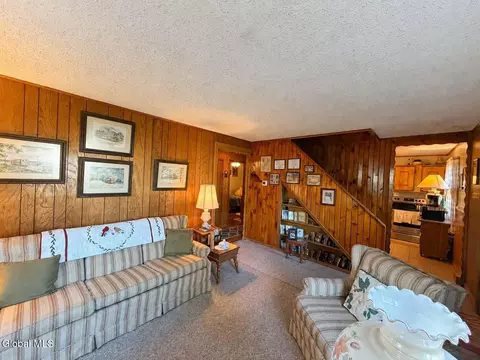 Living - 1133 Cushing Ln, Schenectady, NY 12303 photo 2 of 4