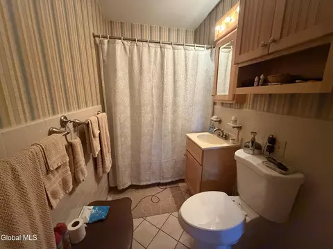 Bath - 1133 Cushing Ln, Schenectady, NY 12303 photo 1 of 1