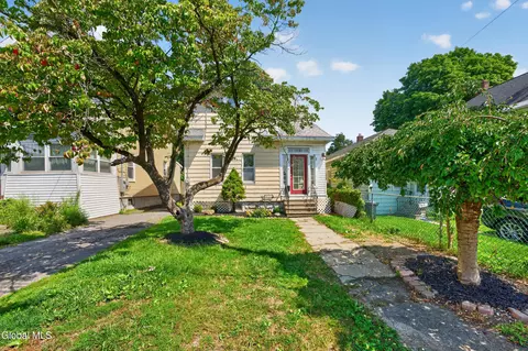 7 Lawn Ave, Albany, NY 12204