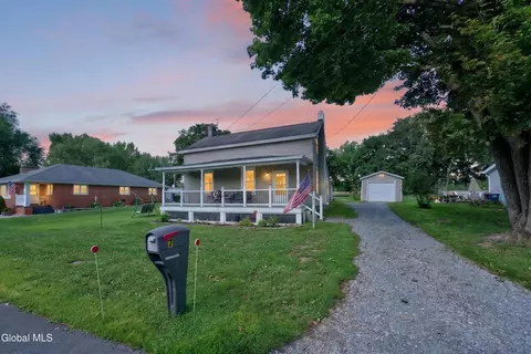 7 Colonial Rd, Stillwater, NY 12170 photo 2