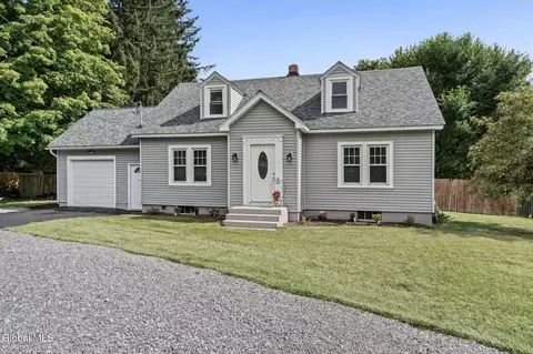 502 Swaggertown Rd, Schenectady, NY 12302