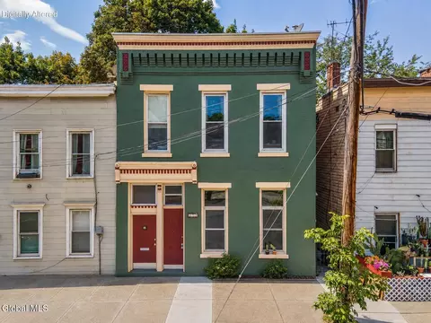 327 10th St, Troy, NY 12180