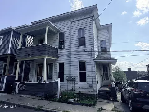 12 Charles St, Amsterdam, NY 12010