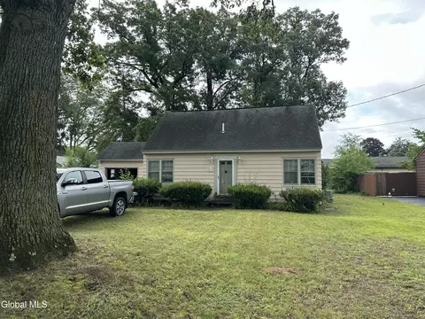 11 Williams Park Rd, Albany, NY 12211