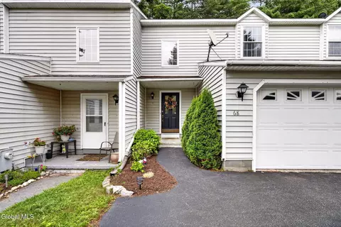 68 Deer Run Dr, Ballston Spa, NY 12020