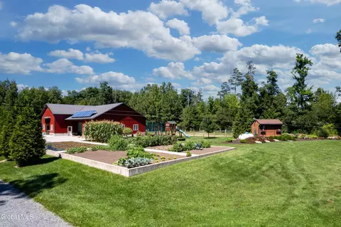 Exterior - 106 Hilltop Rd, Sprakers, NY 12166 photo 4 of 14