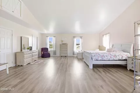 Bedroom - 106 Hilltop Rd, Sprakers, NY 12166 photo 5 of 6