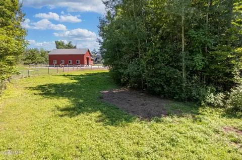 Exterior - 106 Hilltop Rd, Sprakers, NY 12166 photo 12 of 14