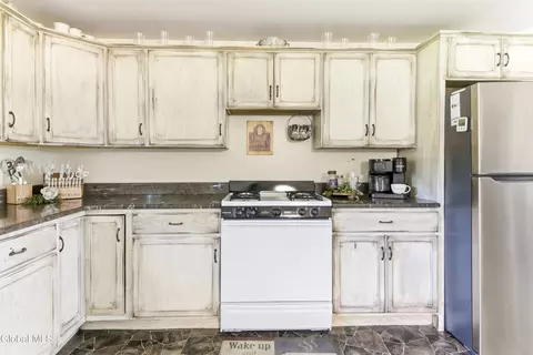 Kitchen - 106 Hilltop Rd, Sprakers, NY 12166 photo 2 of 4