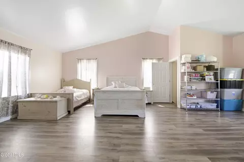 Bedroom - 106 Hilltop Rd, Sprakers, NY 12166 photo 4 of 6