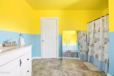 Bath - 106 Hilltop Rd, Sprakers, NY 12166 photo 4 of 5