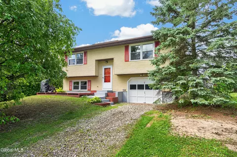 7 Silver Berry Pl, Albany, NY 12211