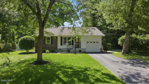 3 Sylvan Ln, Clifton Park, NY 12065