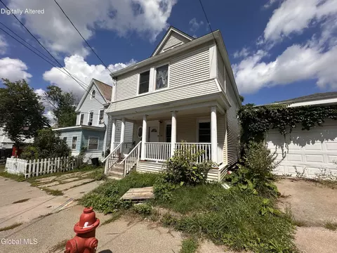 Exterior - 525 Lang St, Schenectady, NY 12308 photo 2 of 6