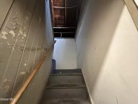 Entry Way - 525 Lang St, Schenectady, NY 12308 photo 3 of 3