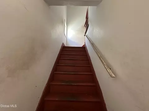 Entry Way - 525 Lang St, Schenectady, NY 12308 photo 1 of 3