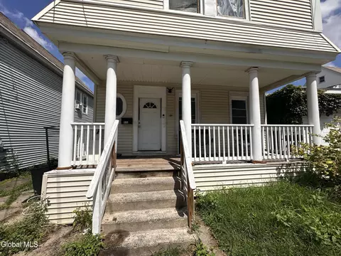 Exterior - 525 Lang St, Schenectady, NY 12308 photo 3 of 6