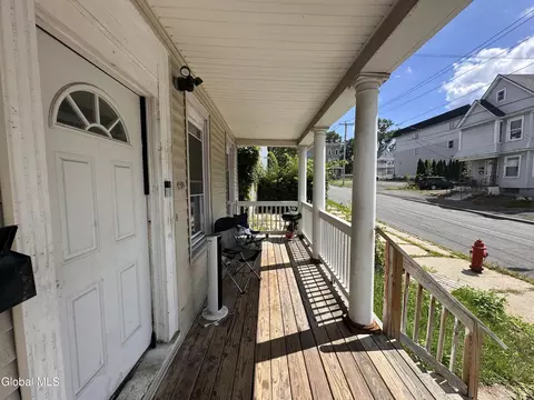 Exterior - 525 Lang St, Schenectady, NY 12308 photo 4 of 6