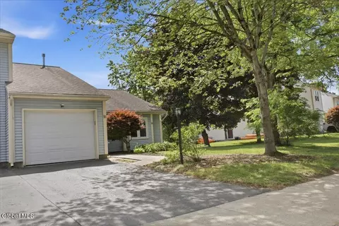 16 Jaipur Ln, Saratoga Springs, NY 12866