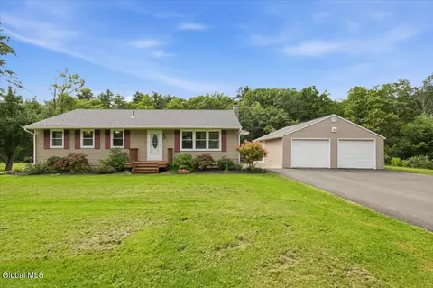 405 Starr Rd, Ravena, NY 12143