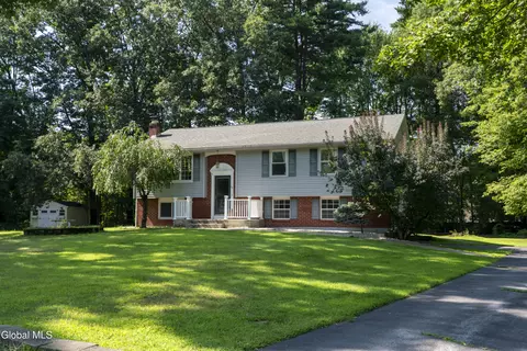 24 Garden Dr, Clifton Park, NY 12065