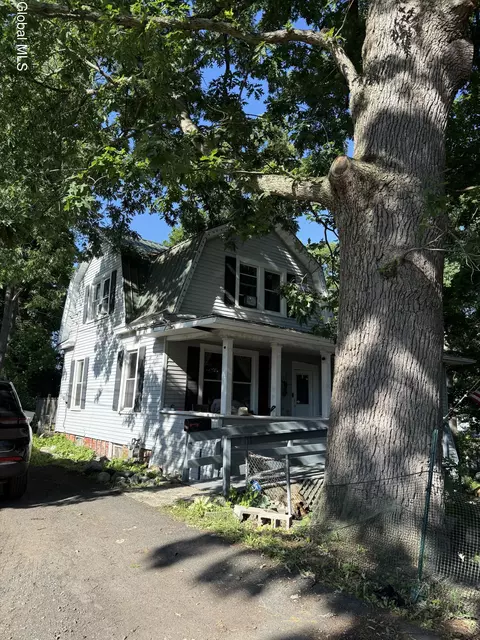 21 104th St, Troy, NY 12180