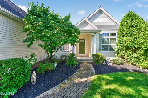 12 Danbury Ct, Clifton Park, NY 12065