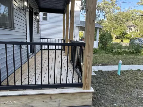 Exterior - 29 Marshall Ave, Schenectady, NY 12304 photo 8 of 14