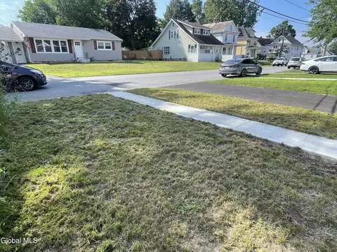 Exterior - 29 Marshall Ave, Schenectady, NY 12304 photo 6 of 14