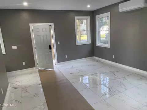 Living - 29 Marshall Ave, Schenectady, NY 12304 photo 1 of 3