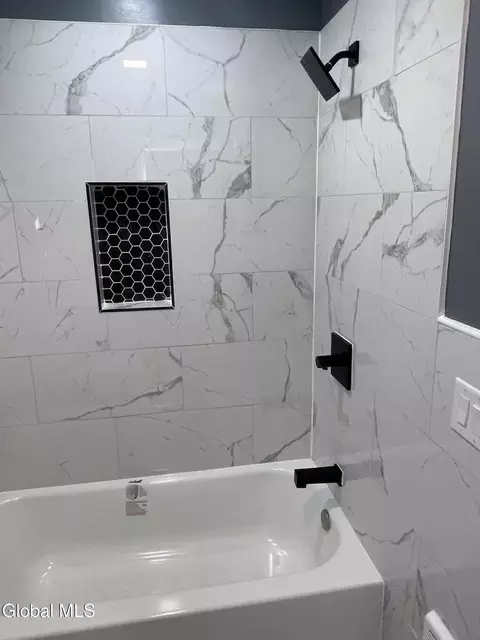 Bath - 29 Marshall Ave, Schenectady, NY 12304 photo 1 of 4