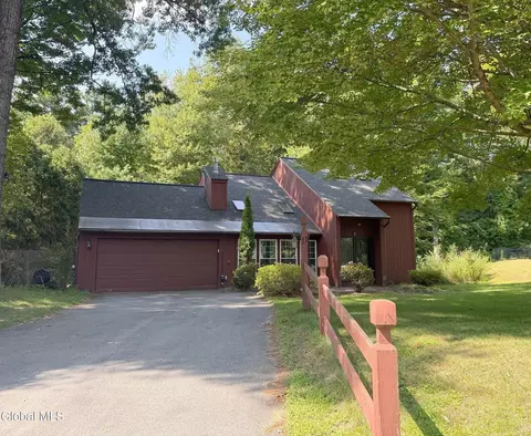 11 Sand Spurrey Rd, Malta, NY 12020