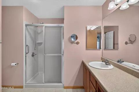 Bath - 8 Dalton Ct, Delmar, NY 12054 photo 1 of 5