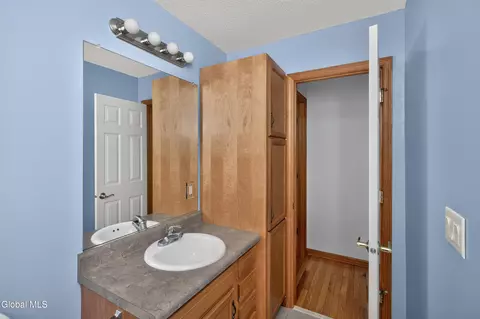 Bath - 8 Dalton Ct, Delmar, NY 12054 photo 5 of 5