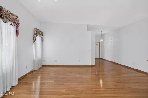 Living - 8 Dalton Ct, Delmar, NY 12054 photo 2 of 4