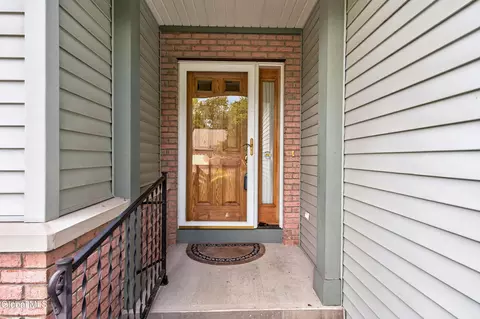 Entry Way - 8 Dalton Ct, Delmar, NY 12054 photo 1 of 4