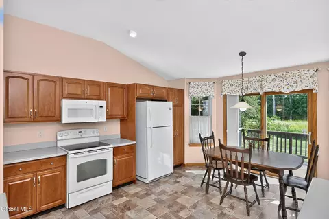 Kitchen - 8 Dalton Ct, Delmar, NY 12054 photo 2 of 4